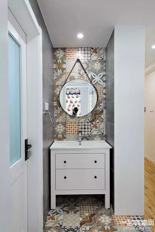 小户型把洗手台移到卫生间门外,省空间又实用 小户型把洗手台移到卫生间门外,省空间又实用